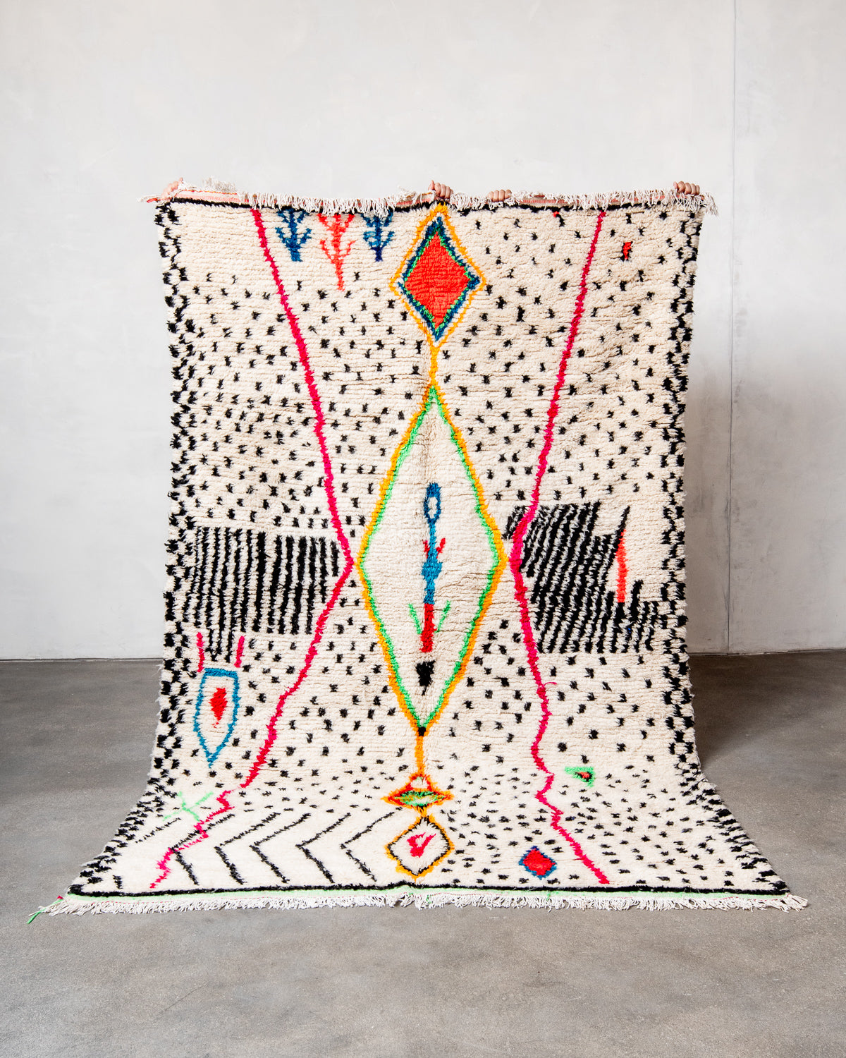 Modern designer handcrafted Berber rug from Morocco. Azilal rug with beautiful colors and patterns. Made of sheep’s wool and colourful cotton.